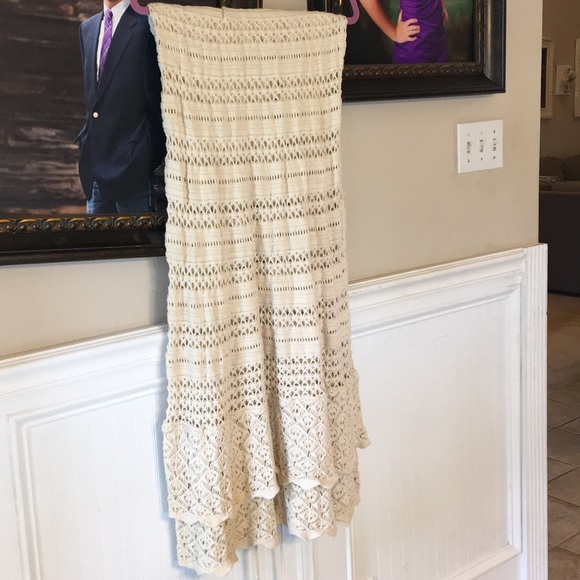 Cream color halter dress - Picture 2 of 7